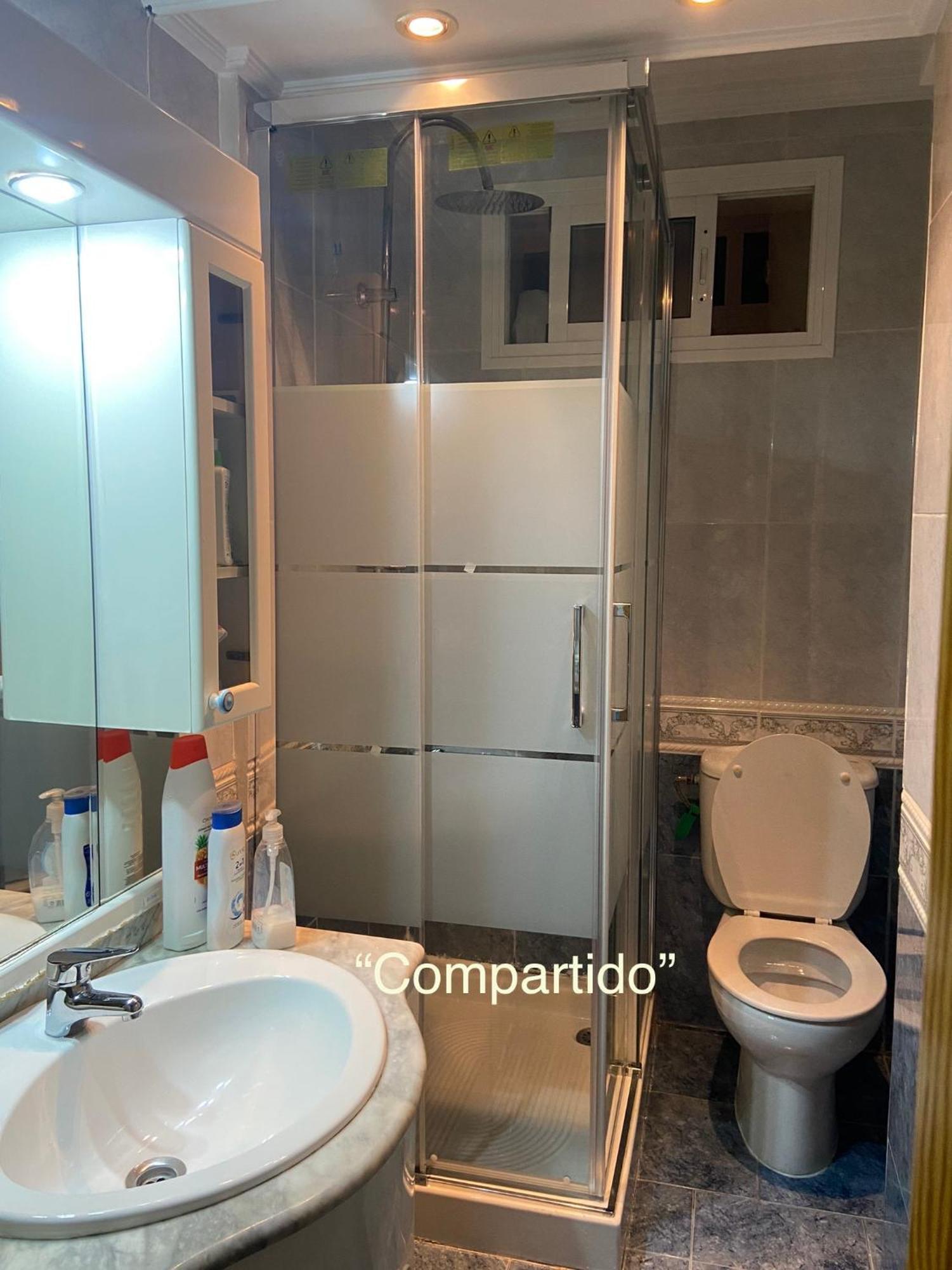 Con Cama Matrimonial En * Málaga