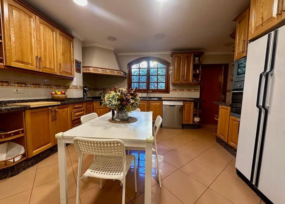 Privada Con Piscina En *