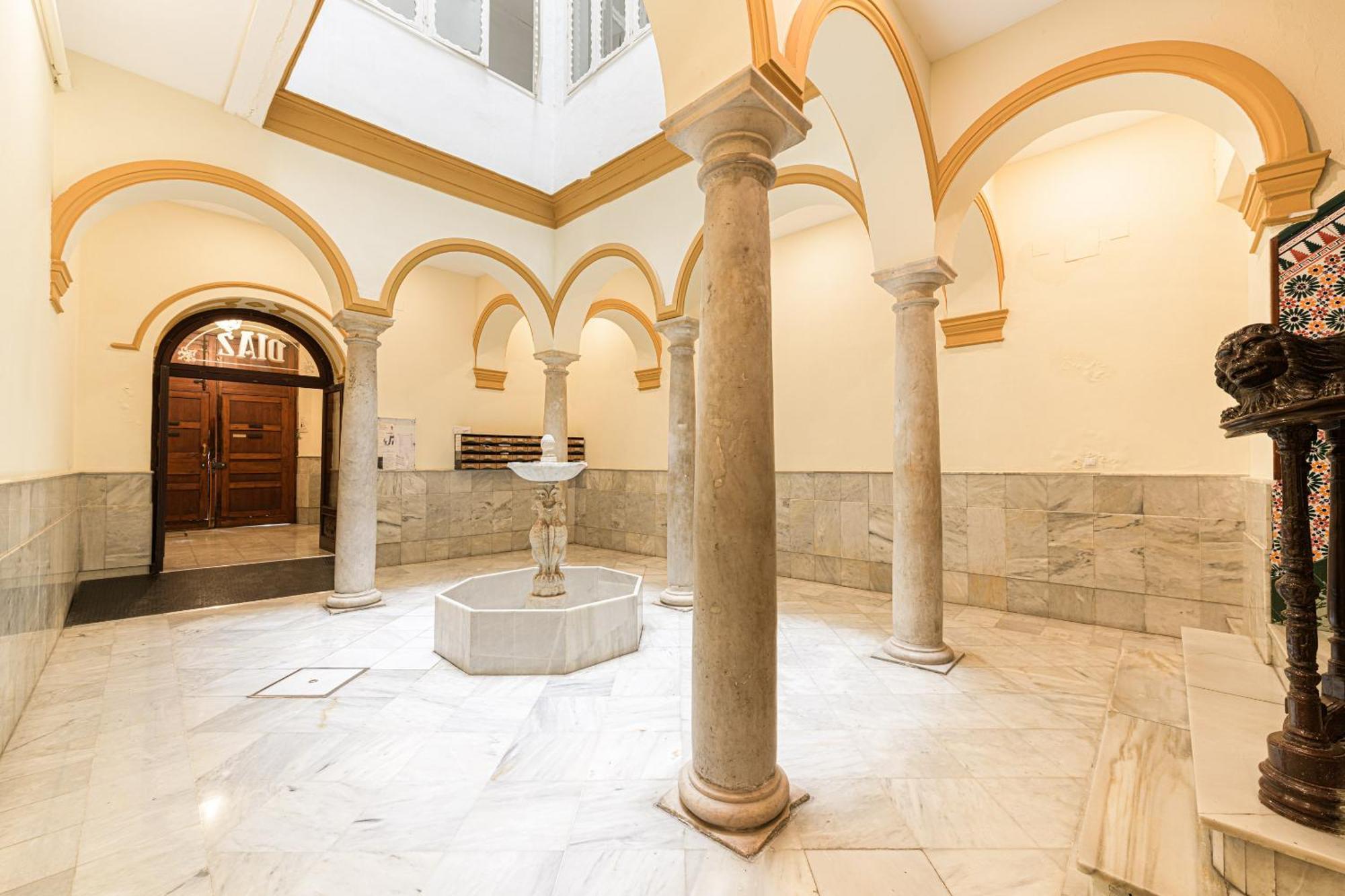 Center Penthouse & Parking Leilighet *