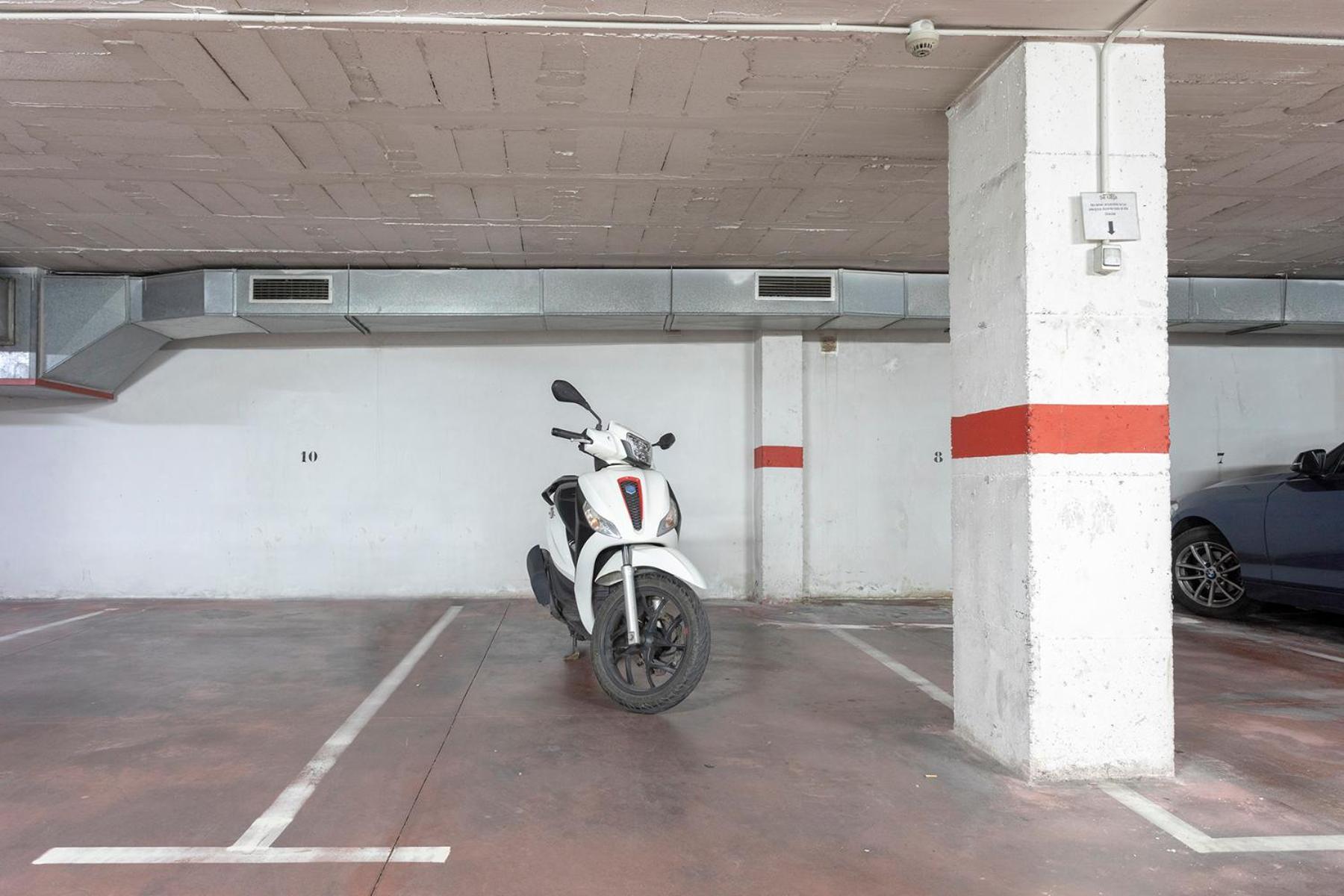Balcon Y Parking Carreteria 77 *