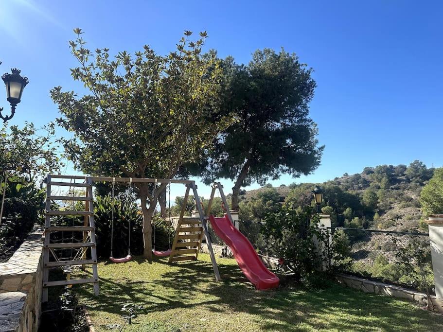 Privada Con Piscina En Villa *