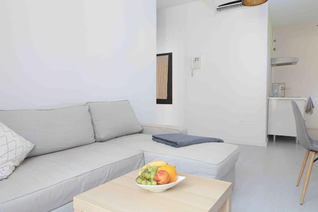 Stylish 2 Bedroom Next To Lamerced Plaza Lägenhet