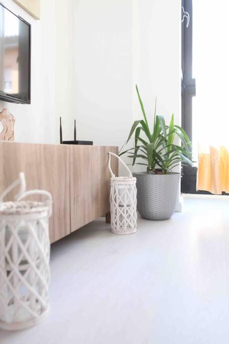 Stylish 2 Bedroom Next To Lamerced Plaza Lägenhet