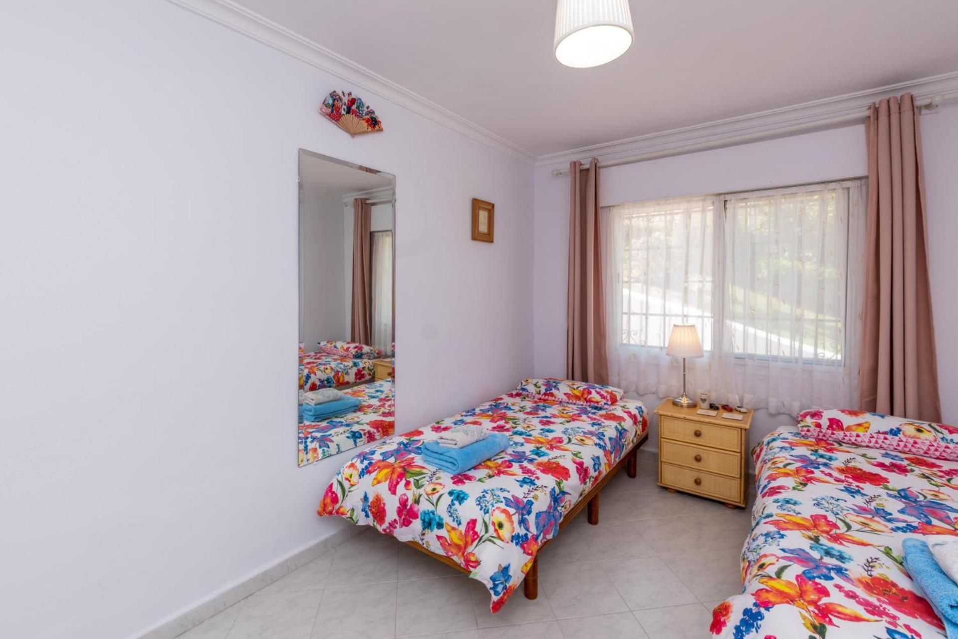 Spacious 3br In Miraflores Near Amenities Lägenhet Málaga