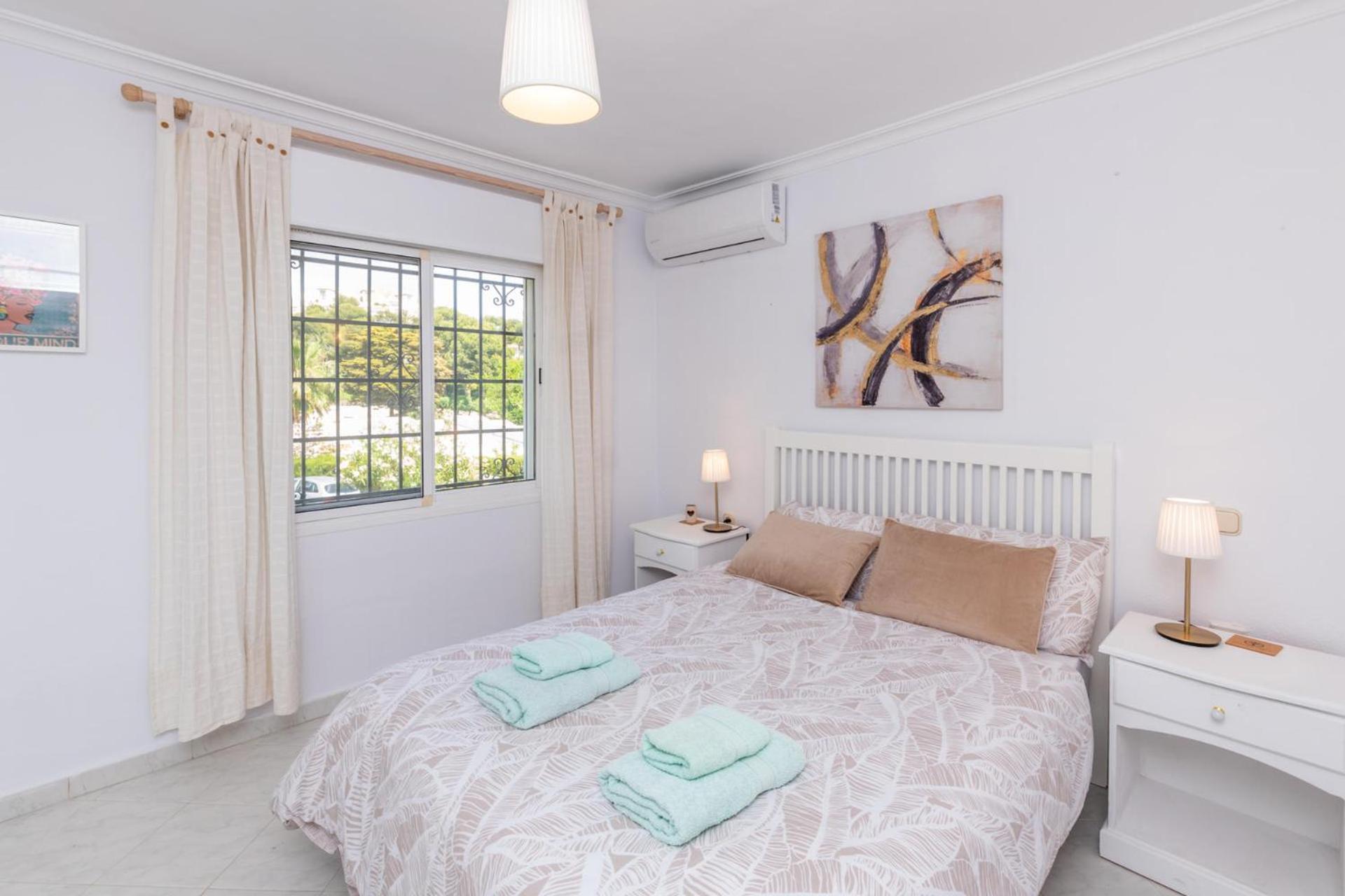 Spacious 3br In Miraflores Near Amenities Lägenhet Málaga