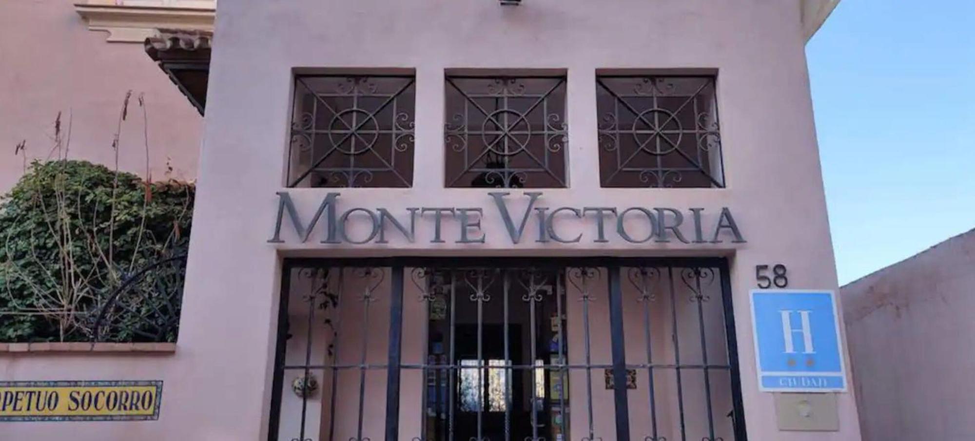 Victoria Hotel 2*