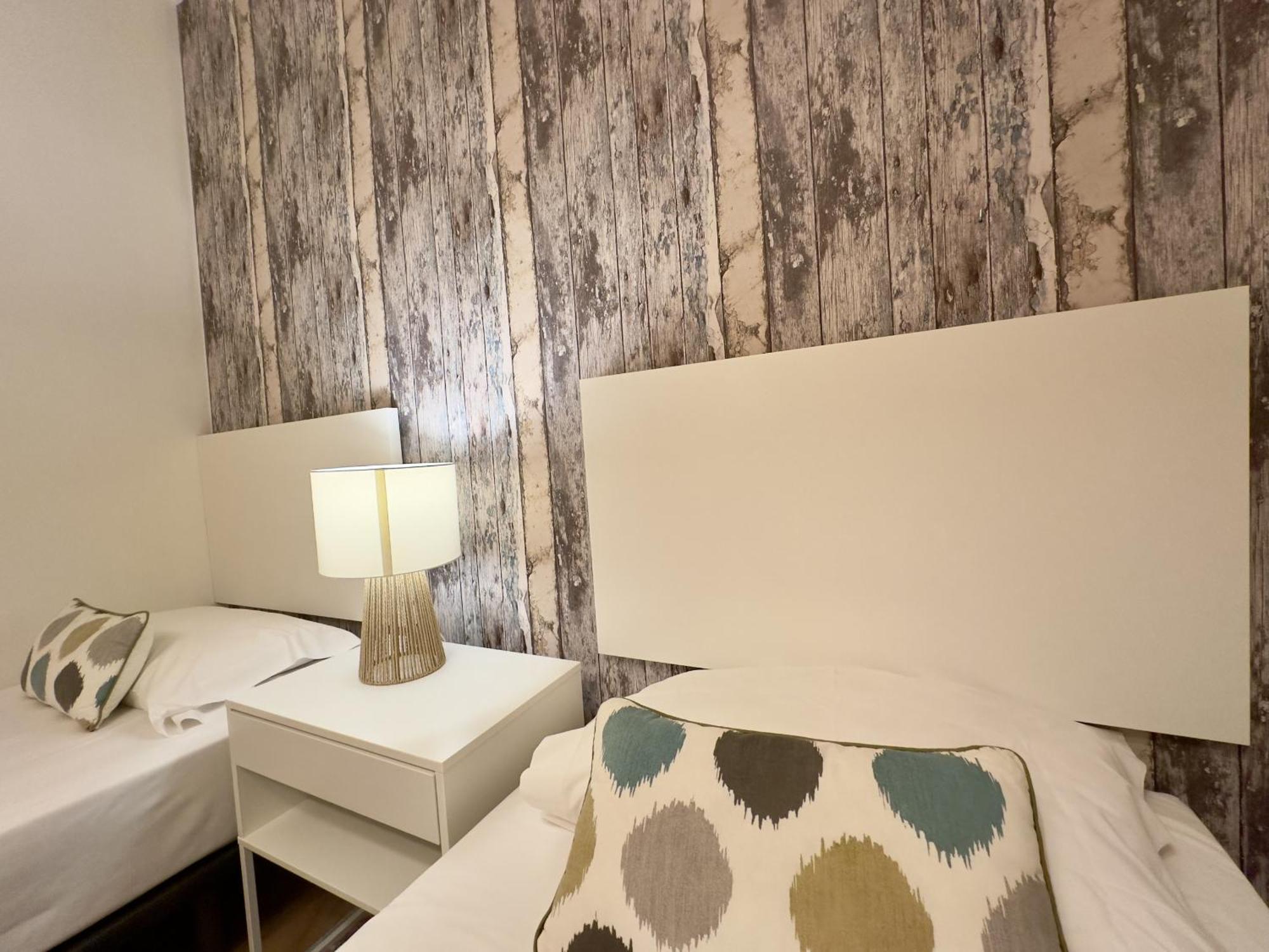 Urbe10 Plaza De Uncibay 3 Bedrooms Apatment Lägenhet *