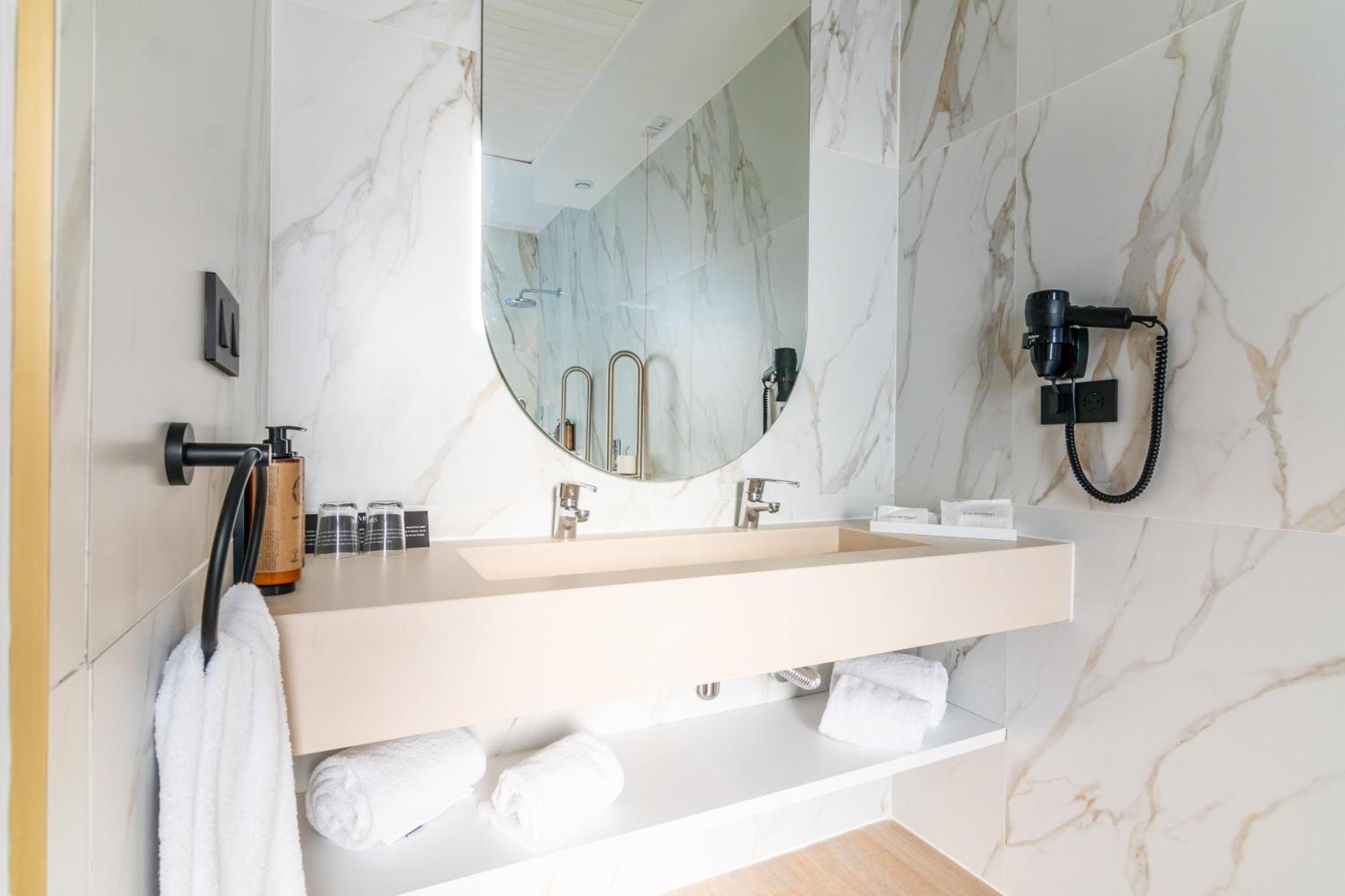 Vibes Hotel 3*