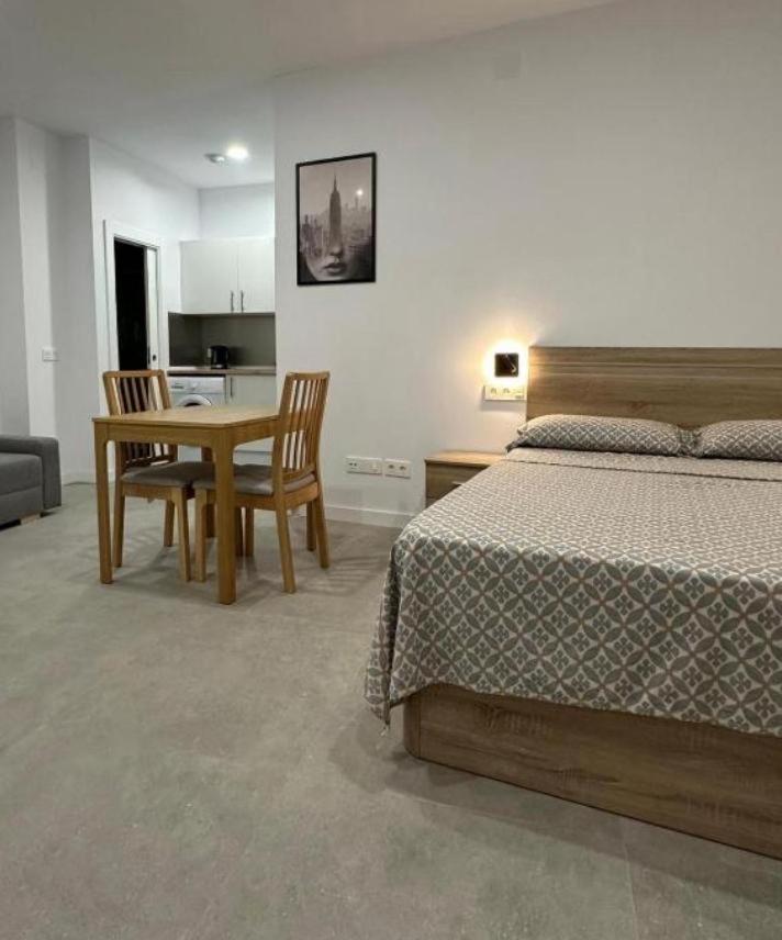 Apartamento Hermoso Piso A 5 Minutos De La Estacion De Bus Y Tren Maria Zambrano *