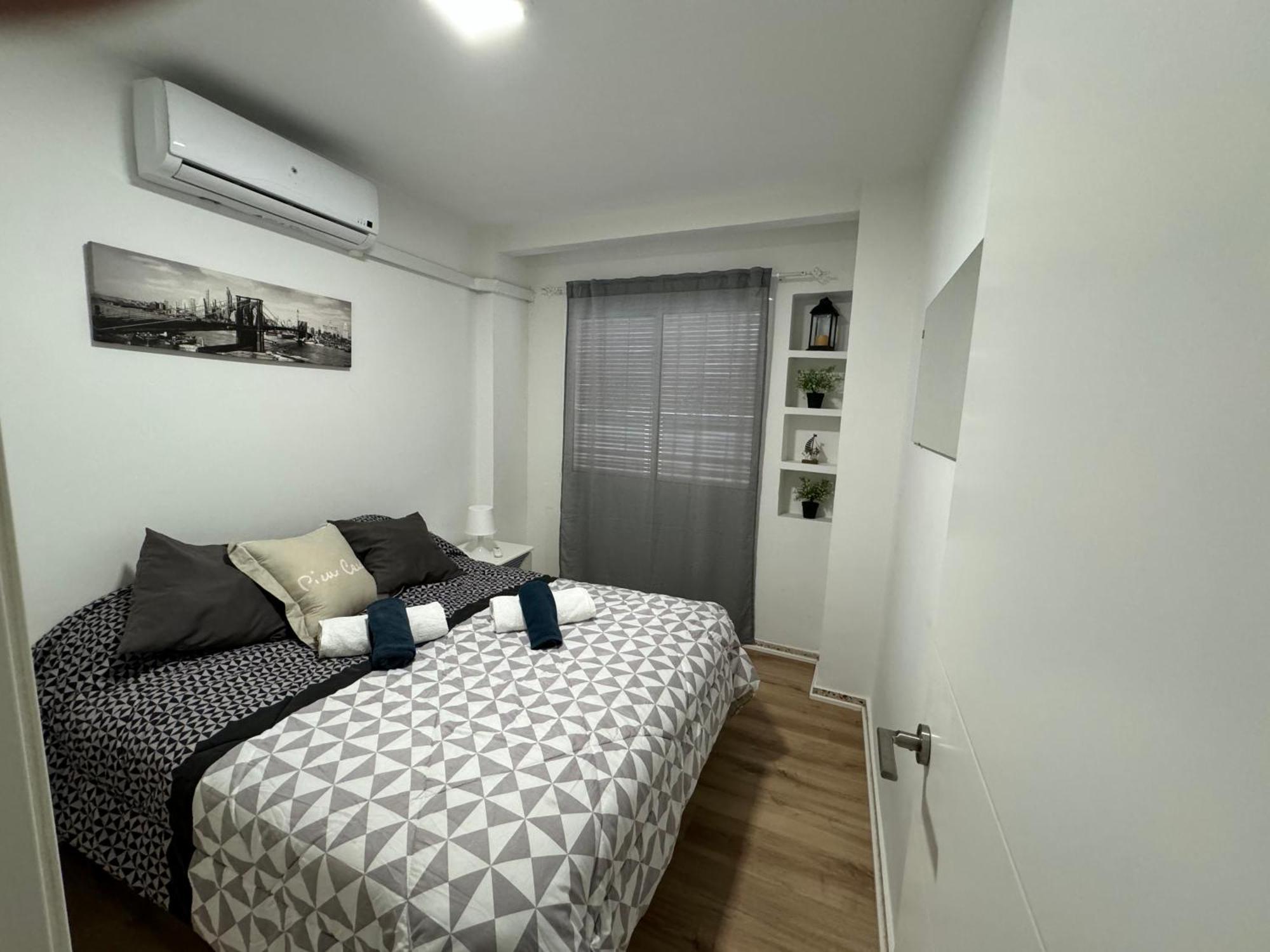Beach, Pedregalejo Apt.4/6 2 Hab. *