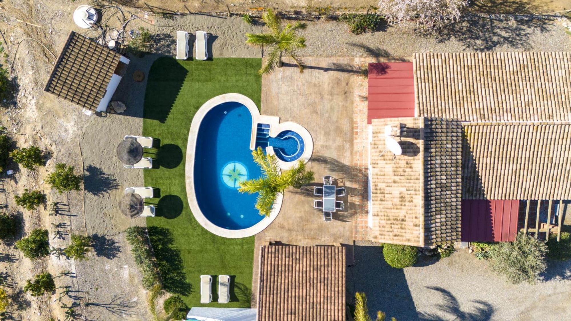 El Cerro - Piscina Y Jacuzzi *