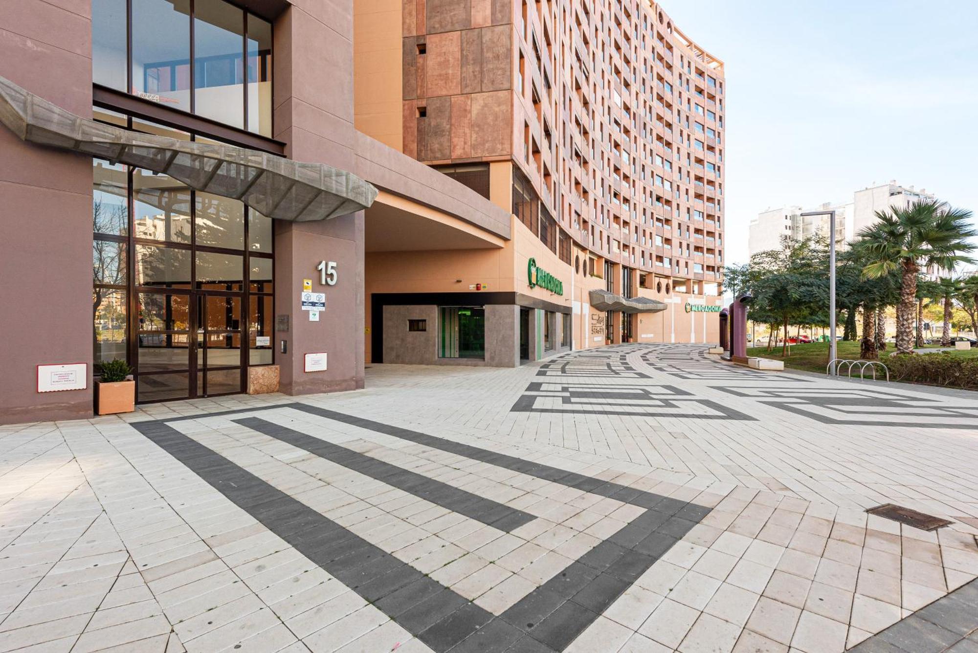 U-nique Louis Pasteur * Málaga
