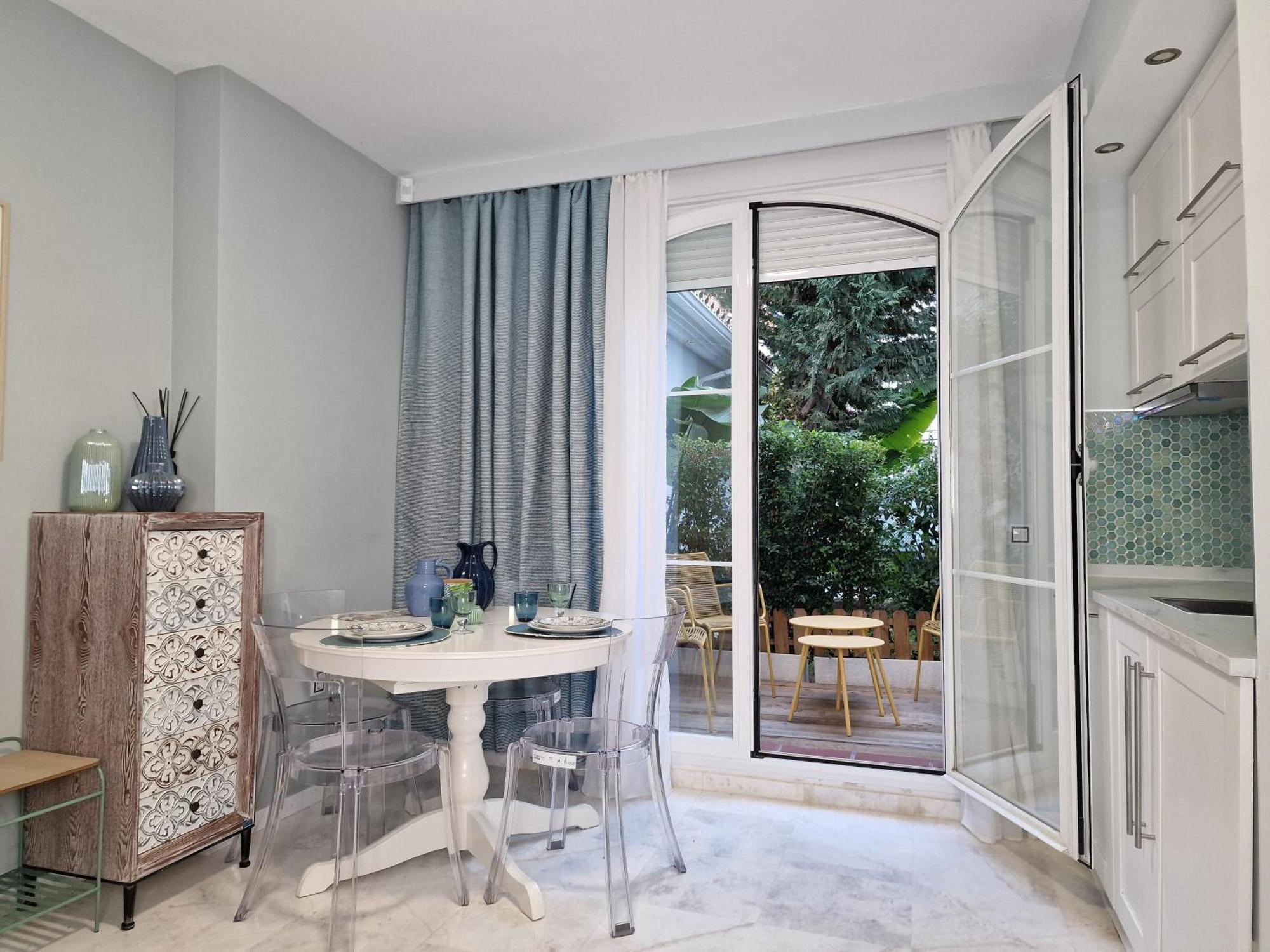 Sun & Palms - Cozy Flat In Quiet Neighbourhood With A Great Pool Area Apartment Malaga