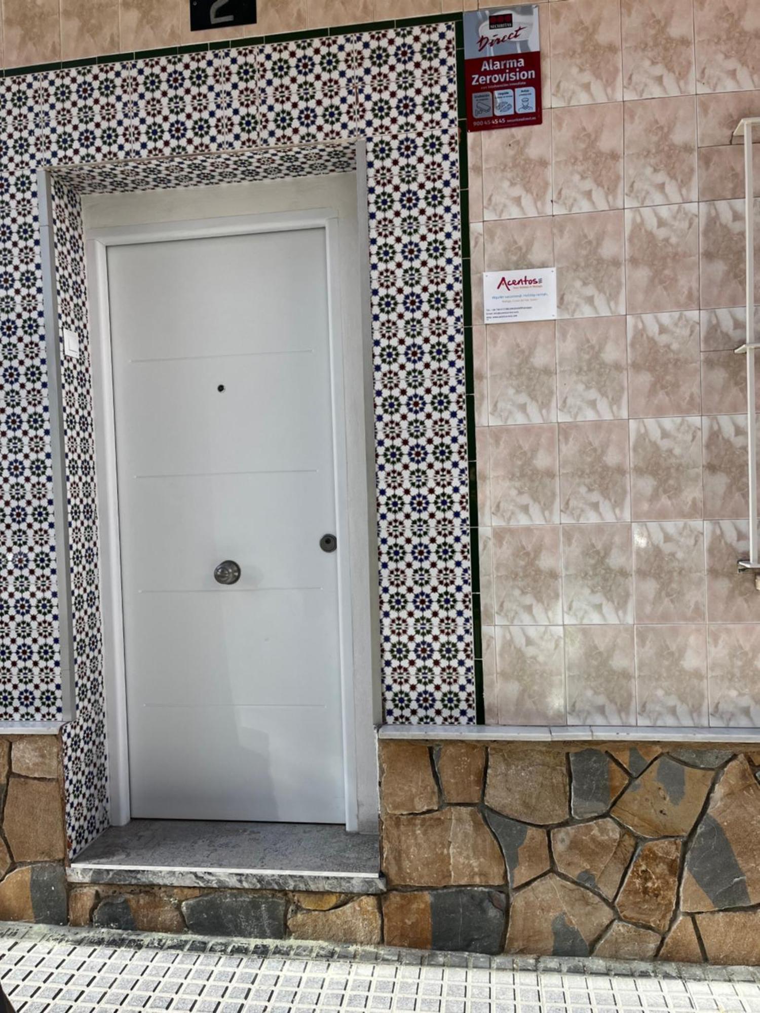 Holiday home Regimiento 2, Center, New, Quite, Breakfast Included, Parking On Request, Rg *