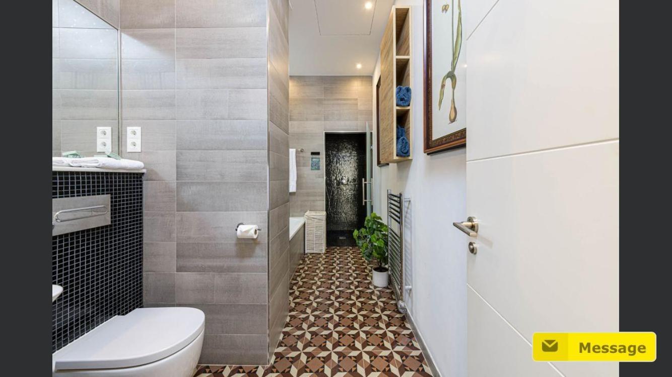 Glamorous Nino De Guevara On The Center Apartamento *