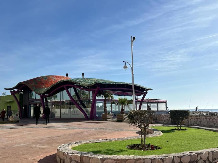 Espectacular Junto Al Mar, Con Piscina En * Malaga