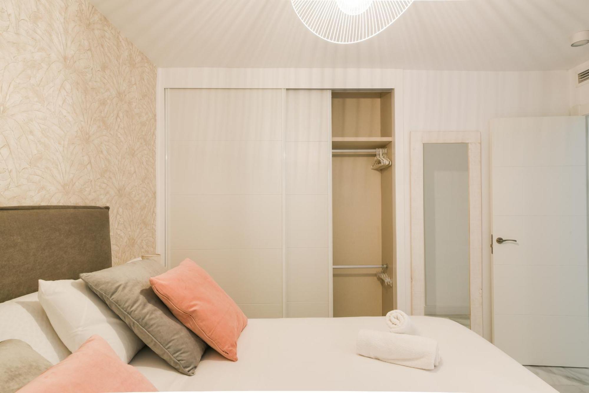 Magnificent- 2bd 2bth- Center Appartement *