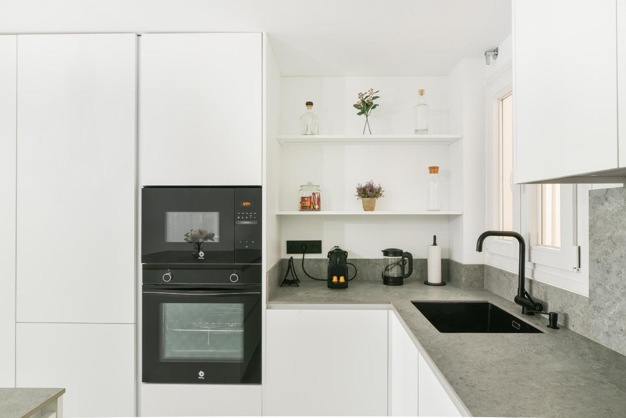 Appartement Magnificent- 2bd 2bth- Center