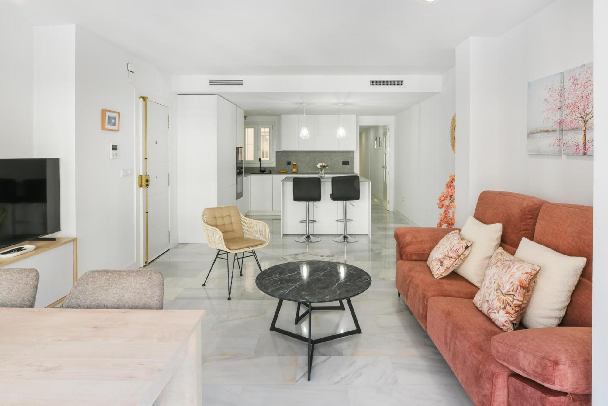 Magnificent- 2bd 2bth- Center Appartement *