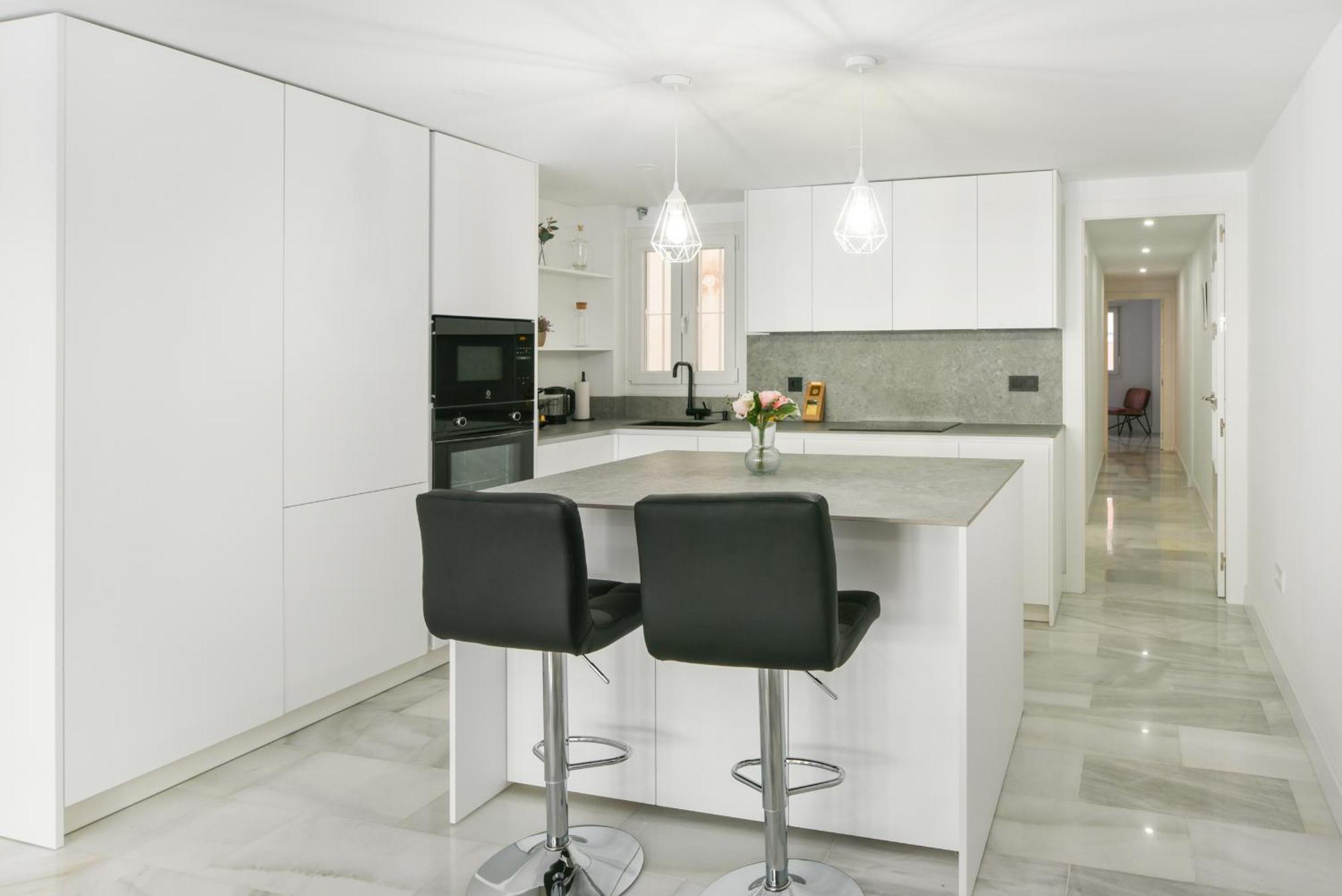 Magnificent- 2bd 2bth- Center Appartement *