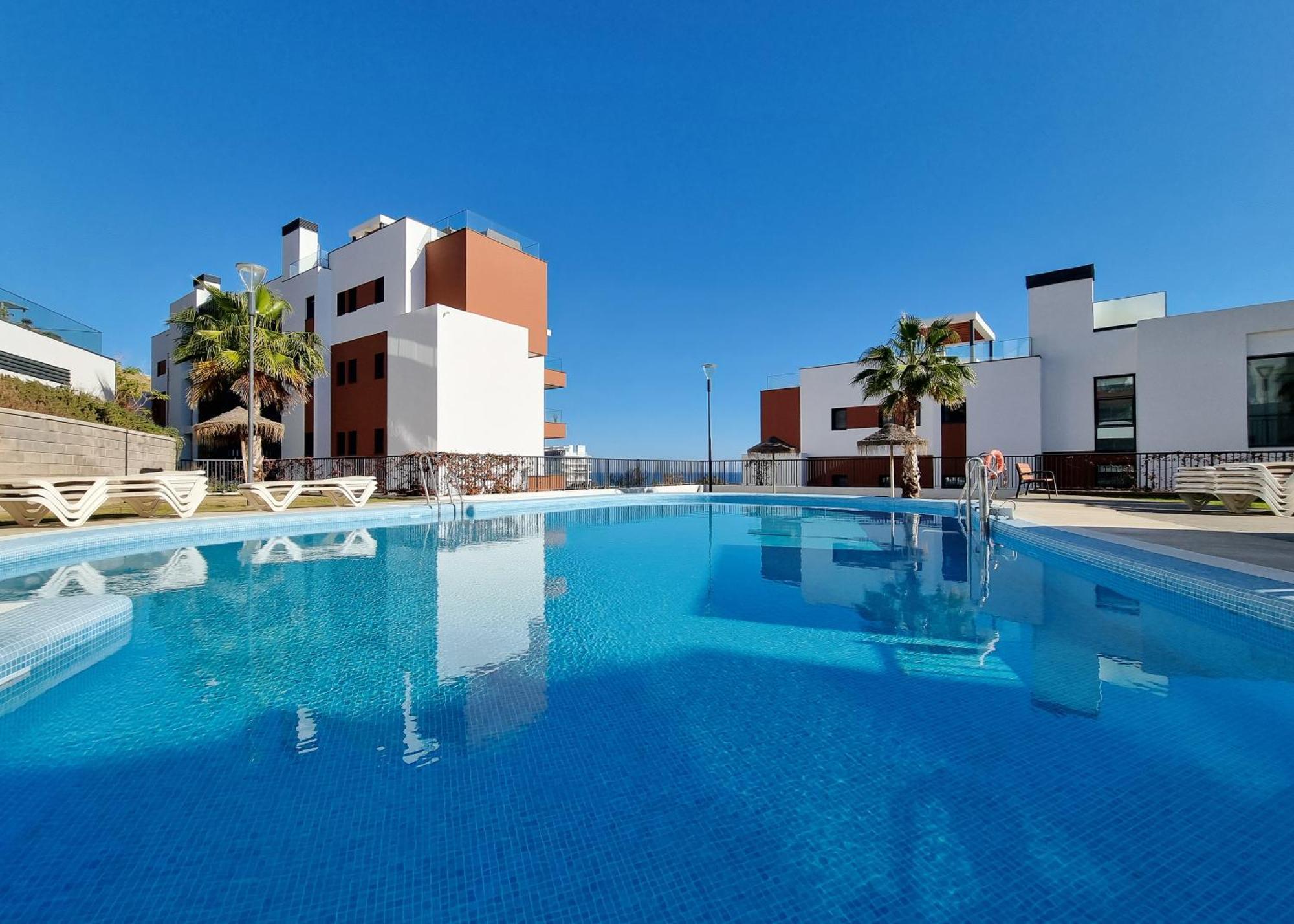 Beautiful Middel Views With Pool And Gym