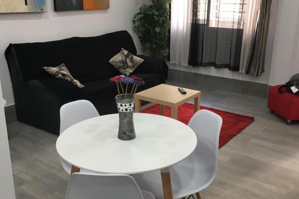 Apartment A, A 3 Minutos De La Estacion De Bus Y Tren Málaga