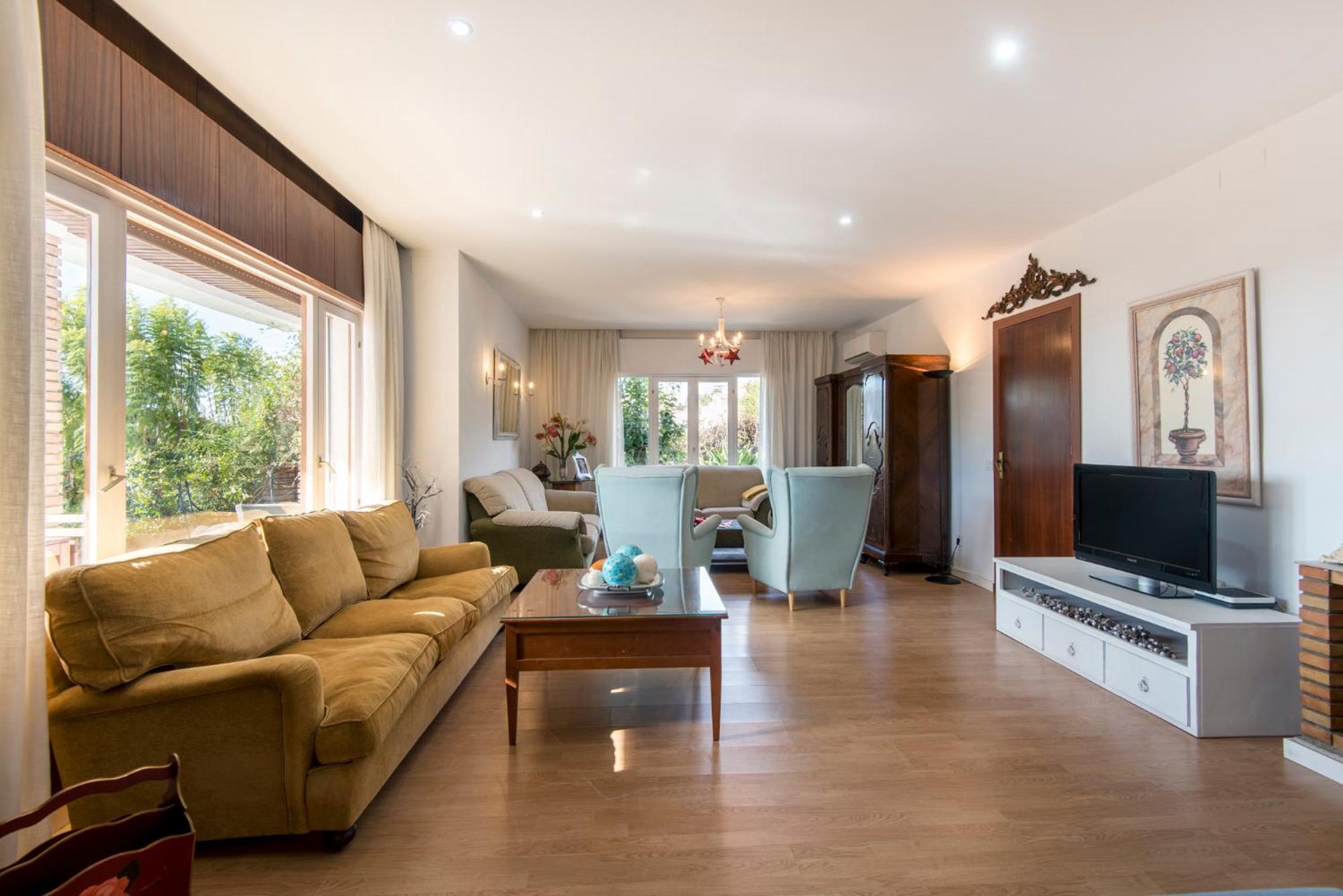 Feriehus Queen Of The Ocean Villa: Stately Style House With Pool Málaga