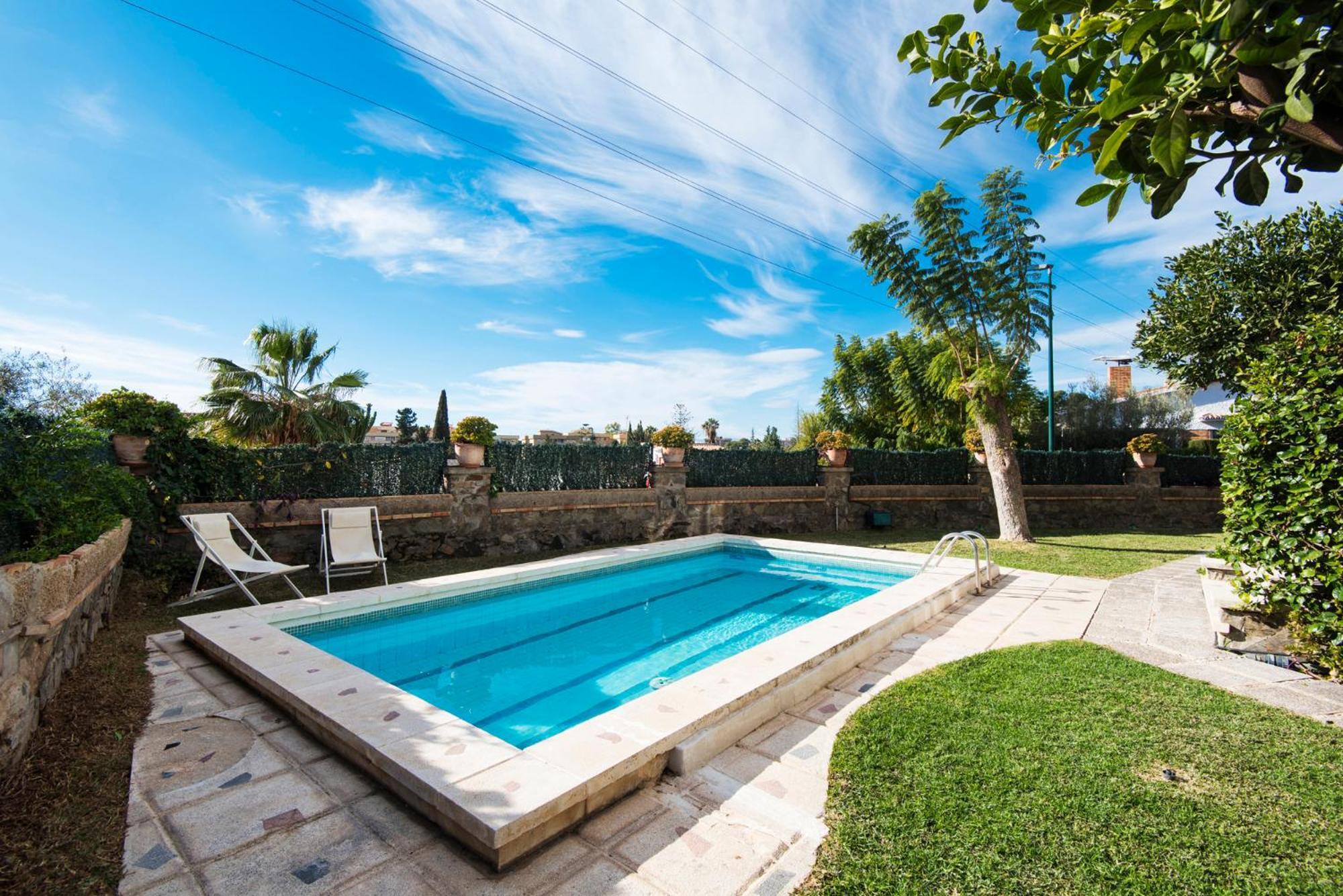 Queen Of The Ocean Villa: Stately Style House With Pool Feriehus Málaga