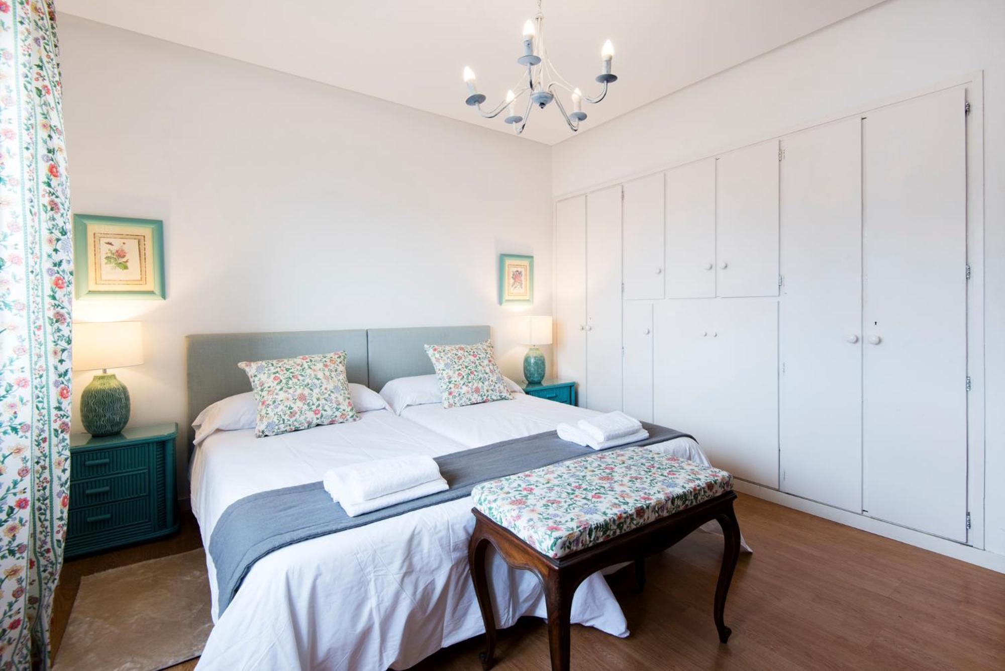 Queen Of The Ocean Villa: Stately Style House With Pool Feriehus