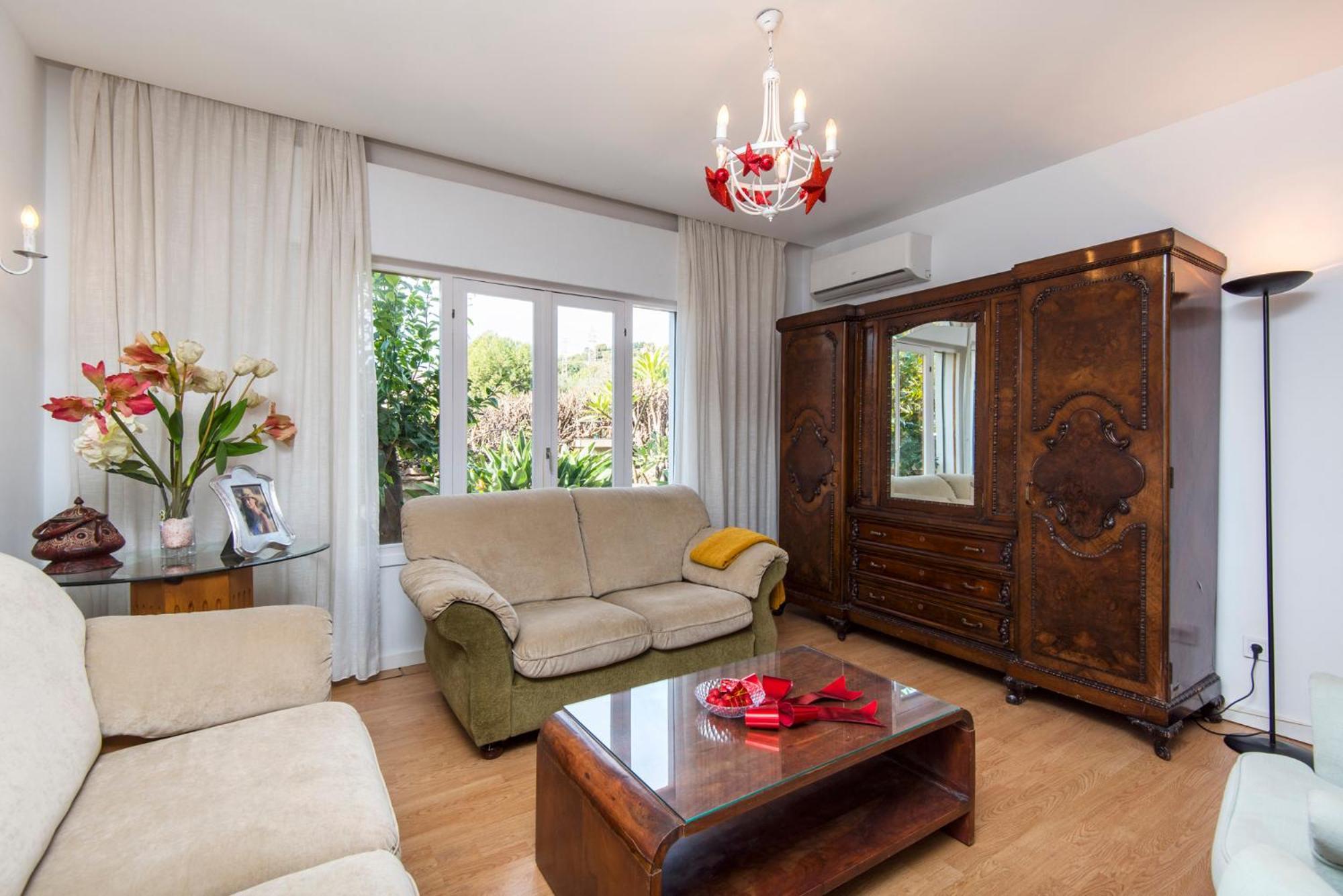 Queen Of The Ocean Villa: Stately Style House With Pool Feriehus Málaga