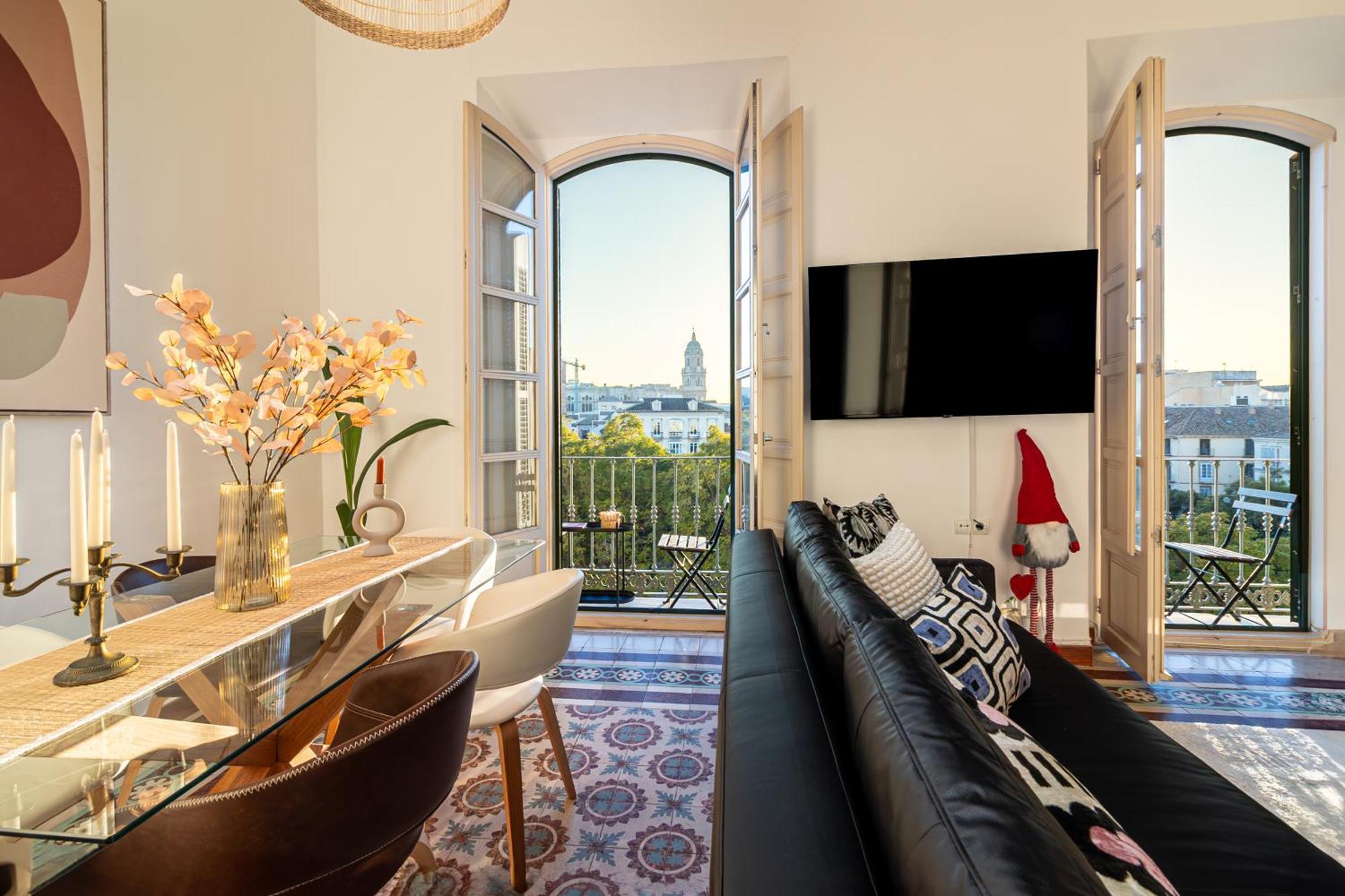 Center Flat Balcony At Picasso's Appartement *