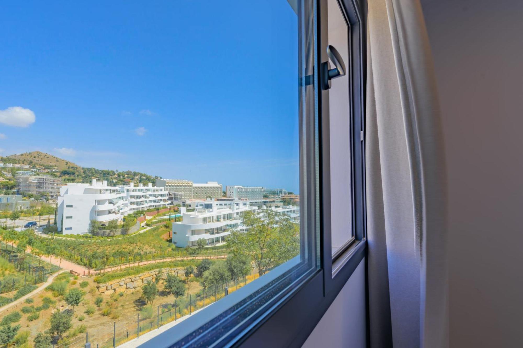 Amazing 3 Bedroom With Seaviews In Higueron Apartment Málaga