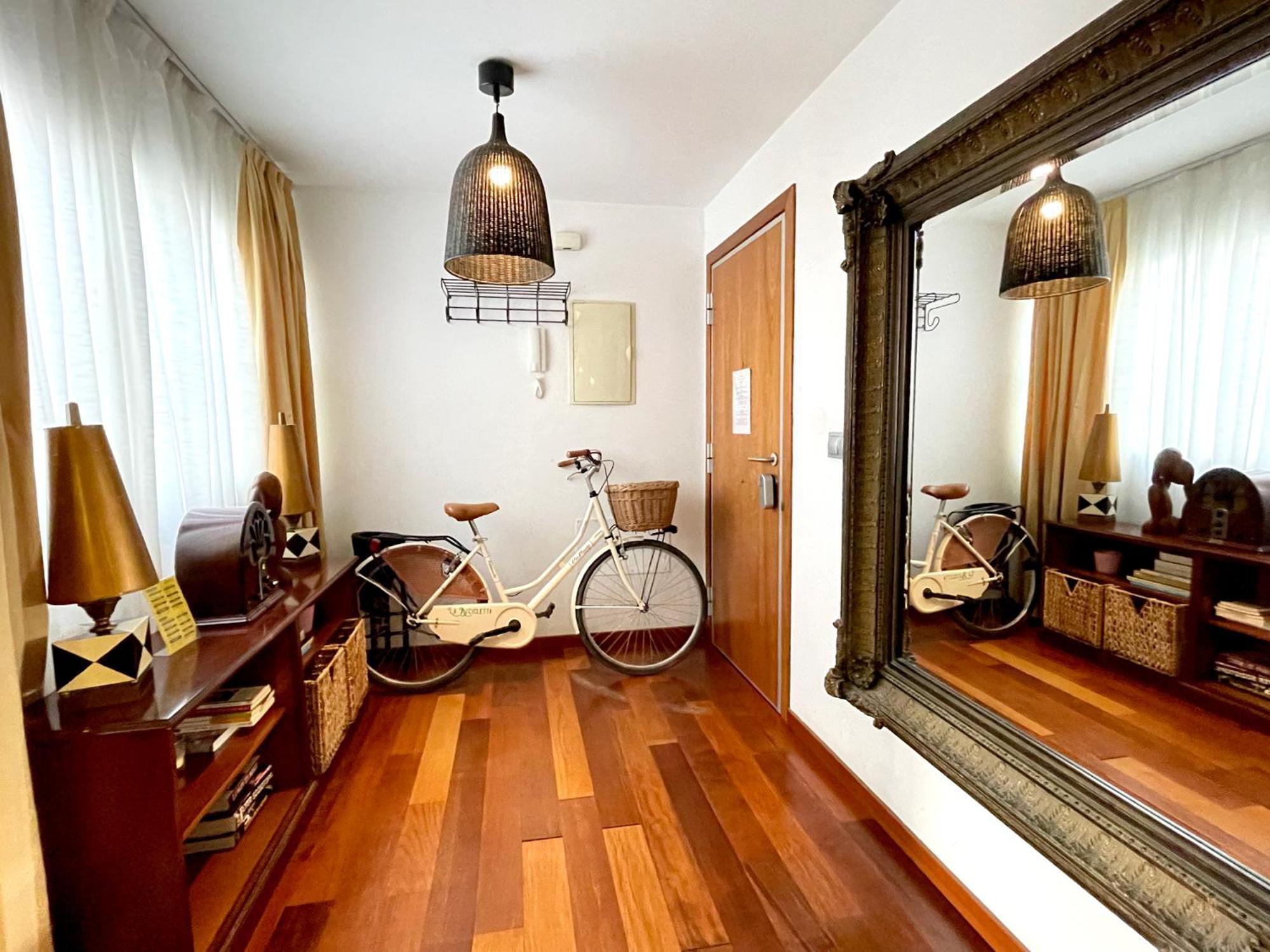 Atico En Plaza De La Constitucion 3 Bedrooms Lägenhet *
