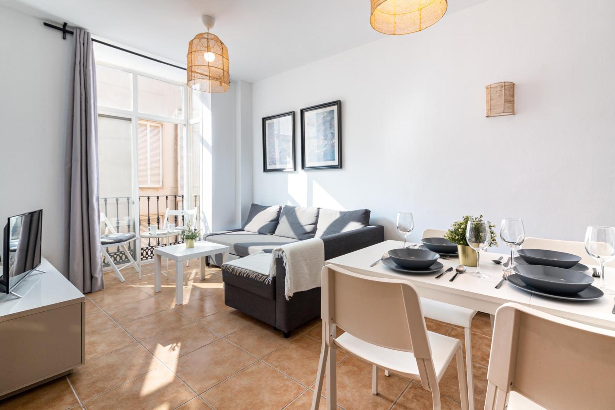 Center Flat. Center Train Station Apartment