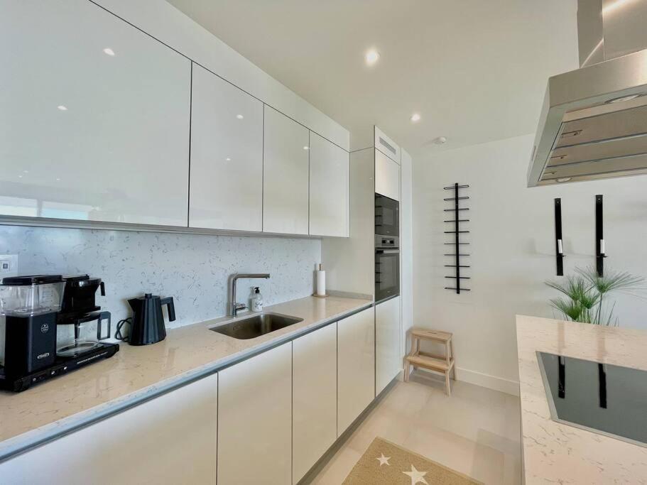 Santa Barbara Heights - Heated Pool, Gym, Bbq. Apartamento