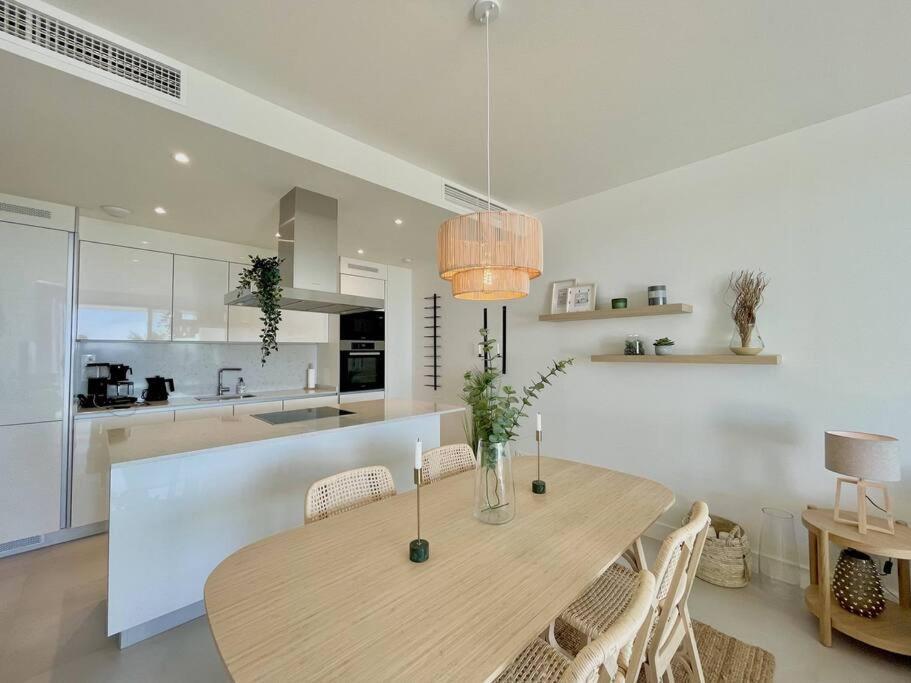 Apartamento Santa Barbara Heights - Heated Pool, Gym, Bbq. *
