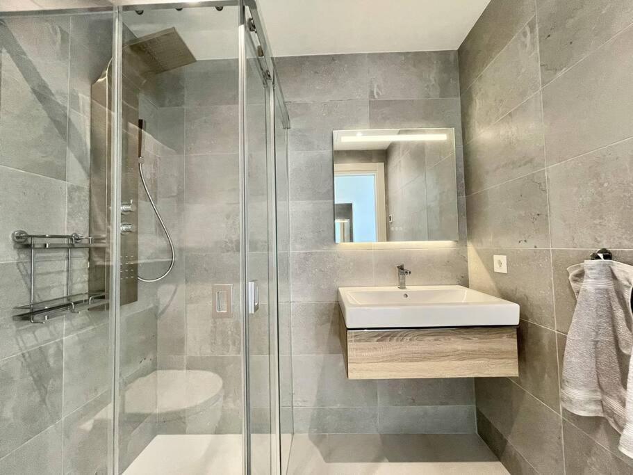 Santa Barbara Heights - Heated Pool, Gym, Bbq.