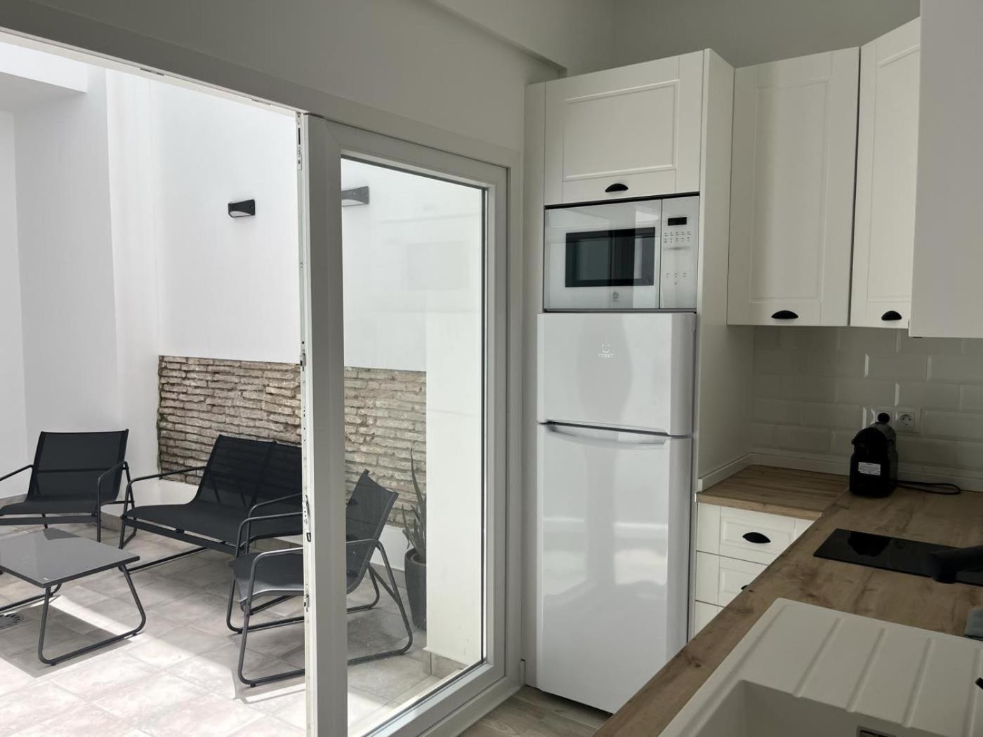Cd-p Loft, New Charming Loft With Private Patio, Center, Quite Neighborhood Apartamento