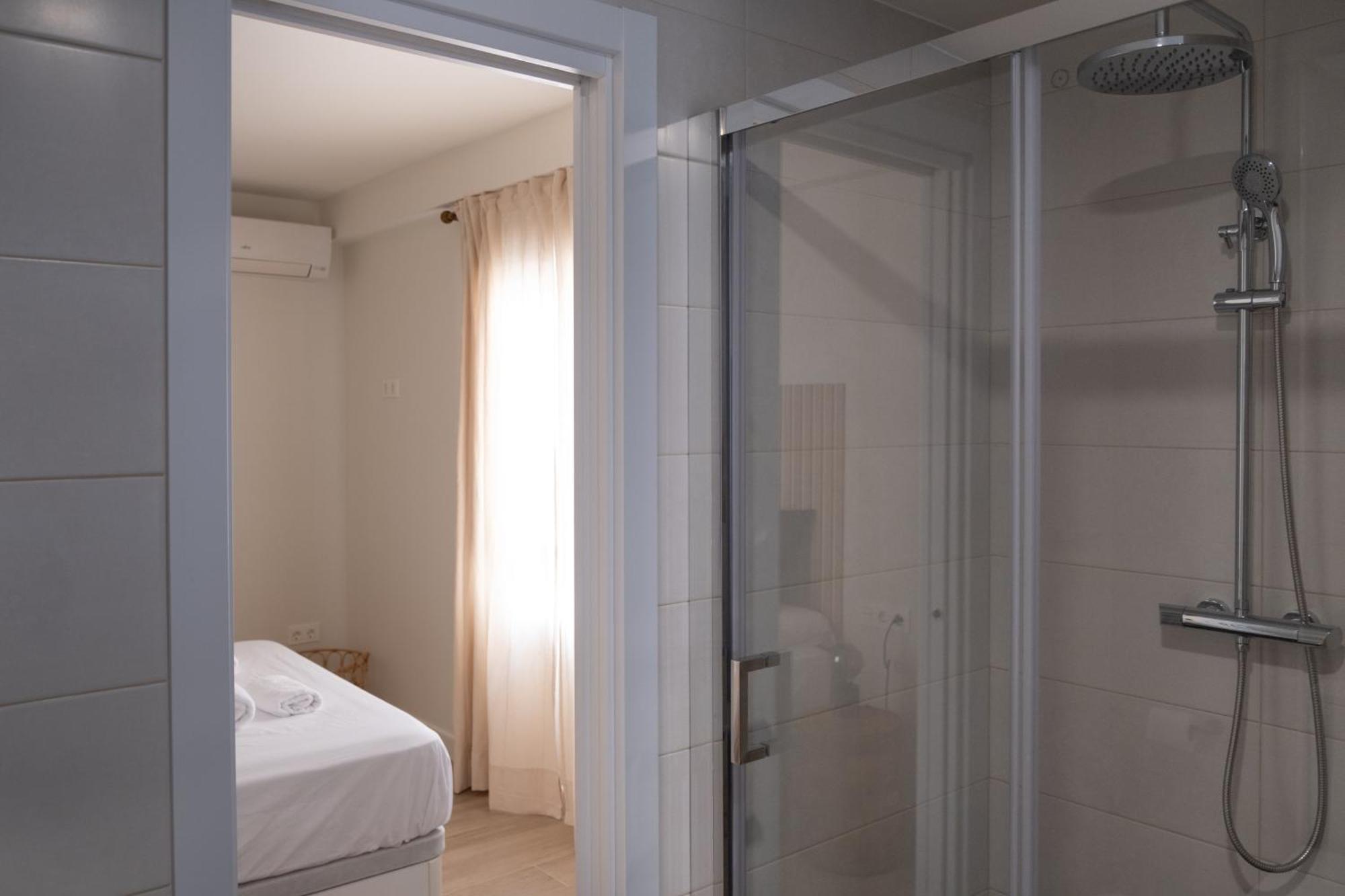 Victoria's Modern And Cosy 2 Bedroom Lejlighed *