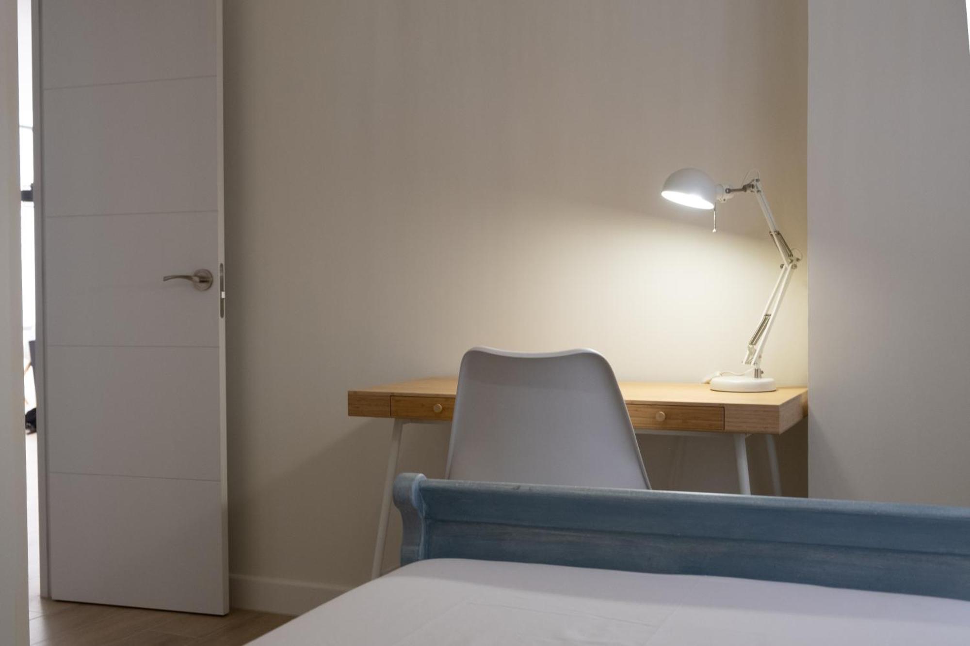 Victoria's Modern And Cosy 2 Bedroom Lejlighed *