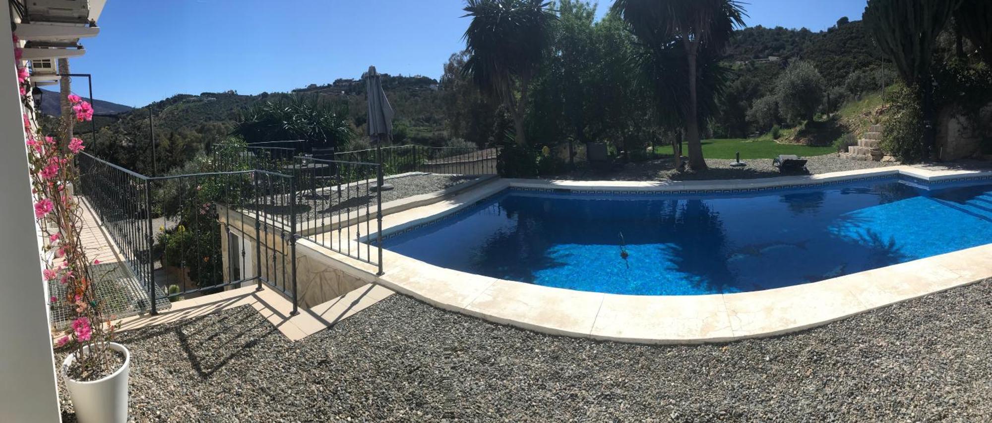 Penthouse Apartment, Cortijo Fruitful Hills Apartment Málaga