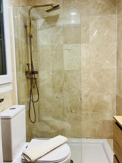 New Luxurious Studio With Patio/center Apartment
