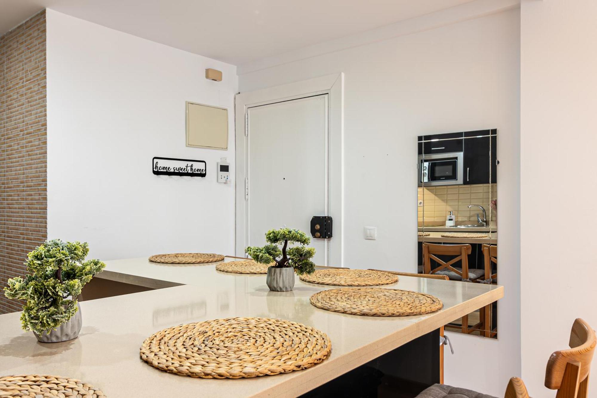 Center Flat Soho Modern 2br Apartment