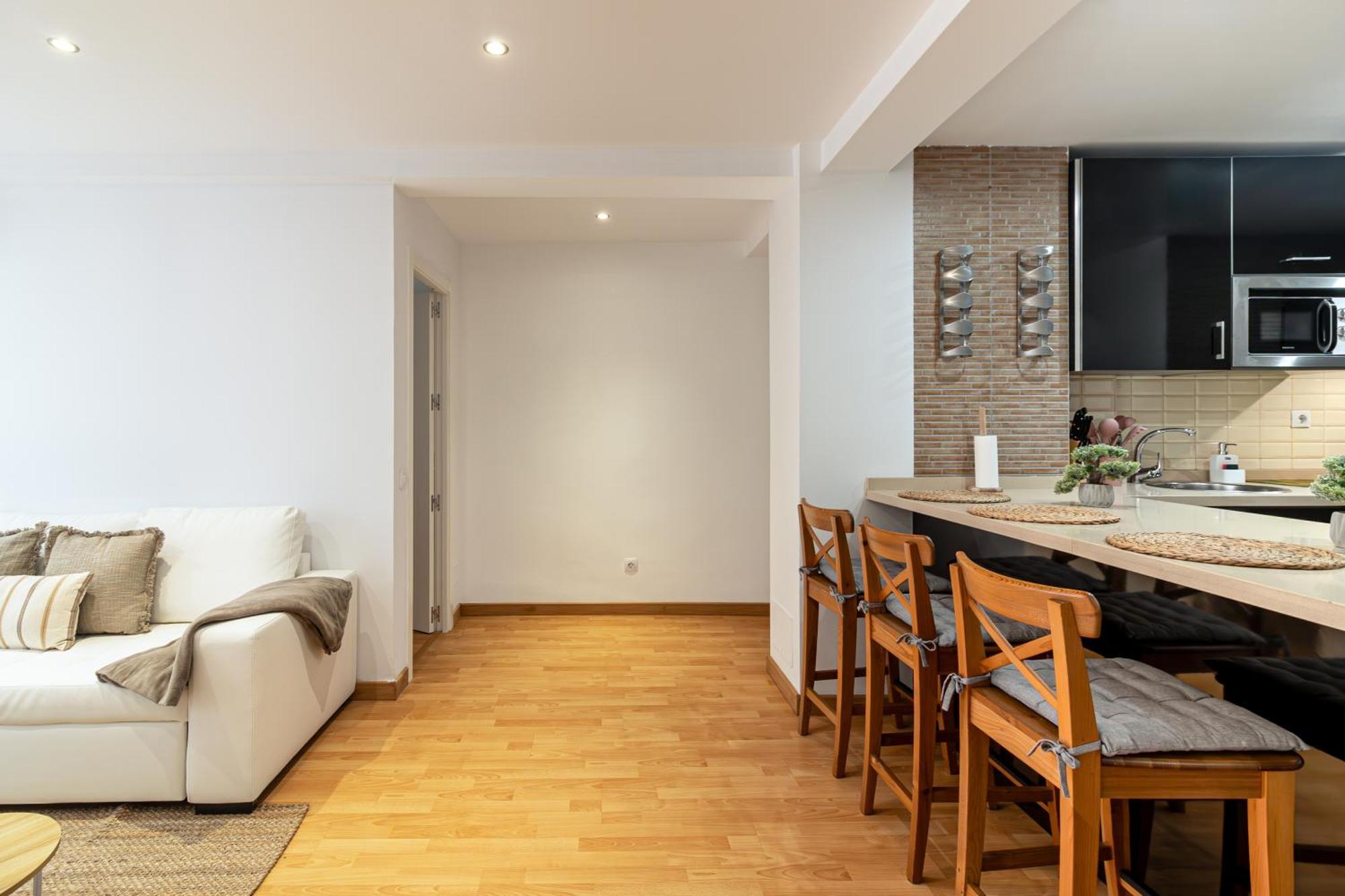 Center Flat Soho Modern 2br