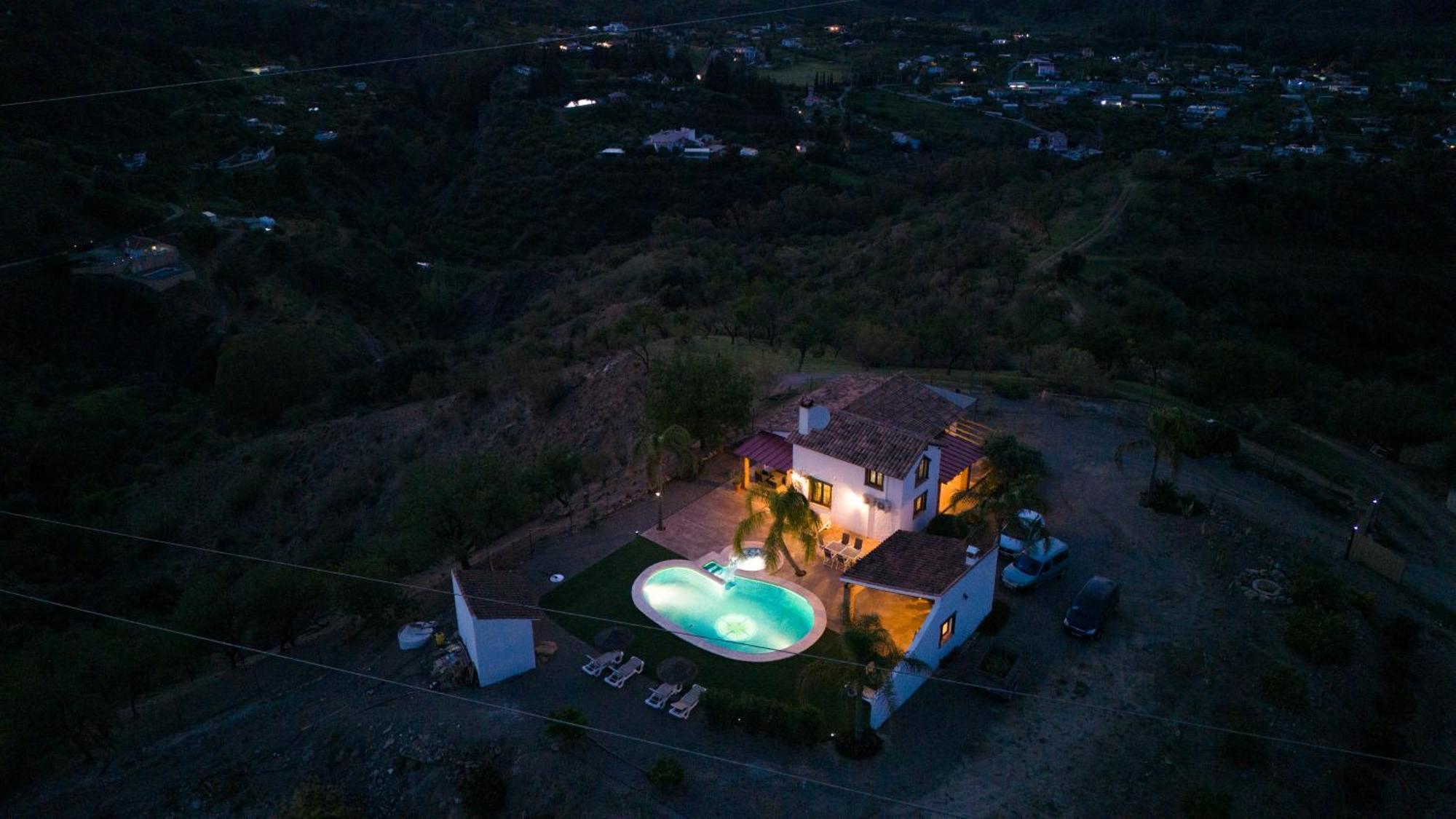 El Cerro - Piscina Y Jacuzzi *