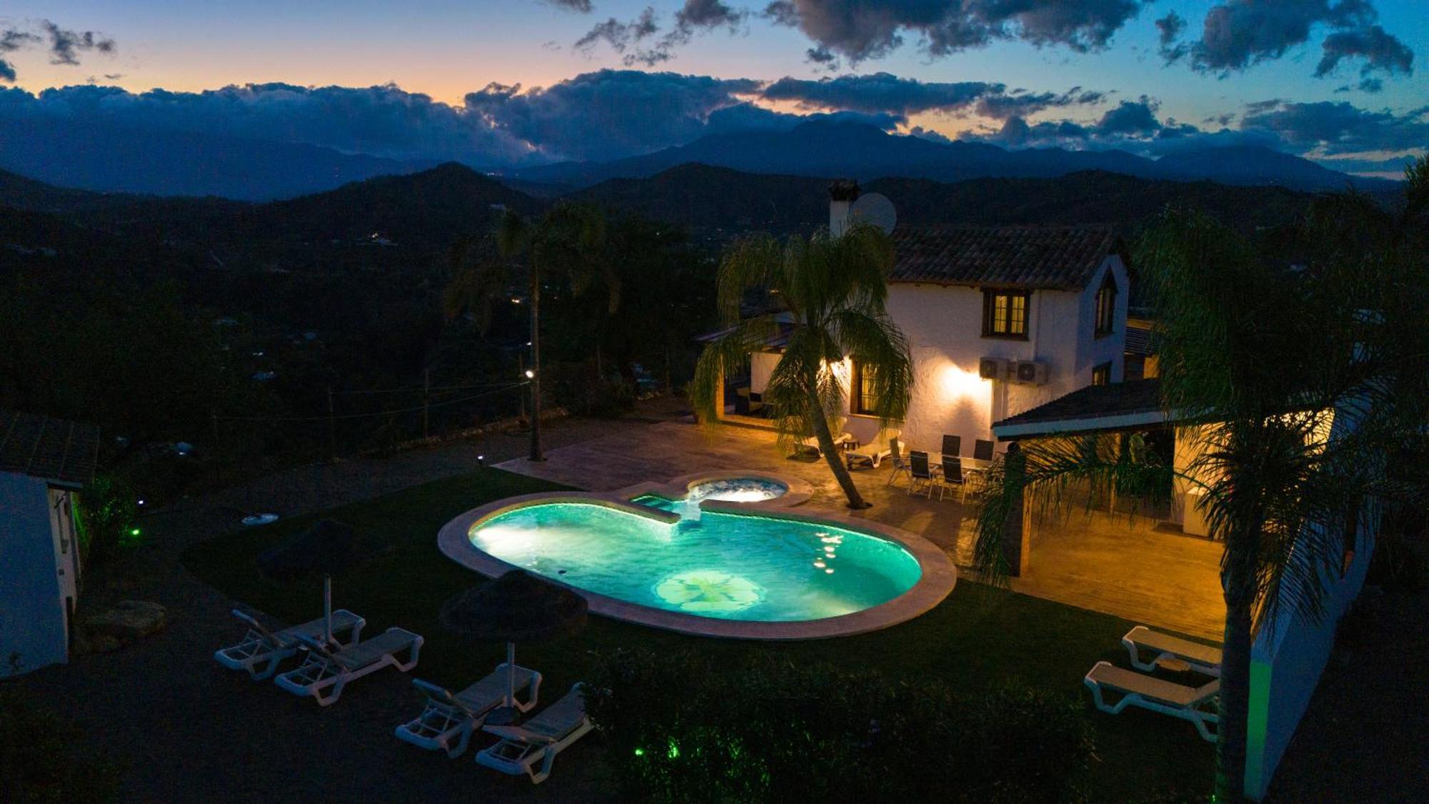 Chalet El Cerro - Piscina Y Jacuzzi Málaga