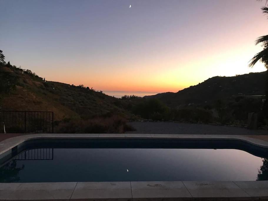 Escape To Sunny Competa, Mountain Views, Pool & Great Off-peak Rates From October To March * Málaga