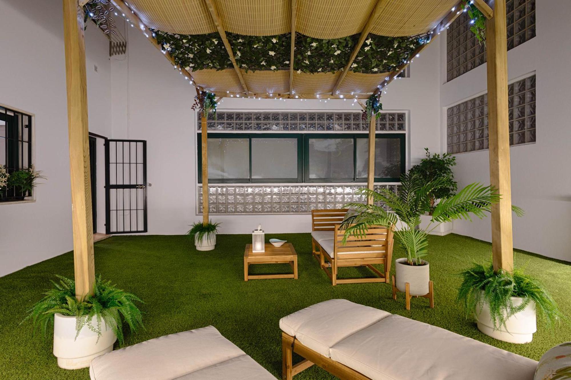 C30 Deluxe Studio With Terrace Into Cathedral Square *
