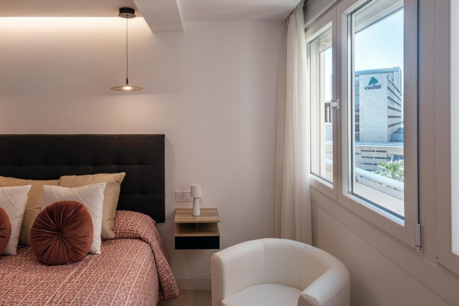 Apartment - Steps From The & Historic Center Málaga