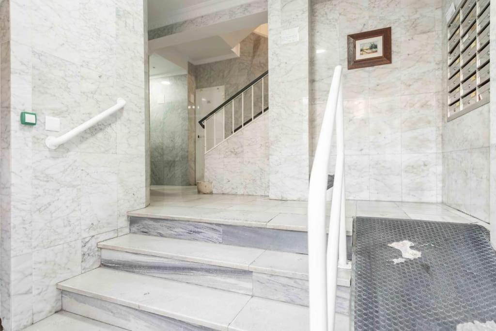 Commodious Near Center By Rems Apartamento
